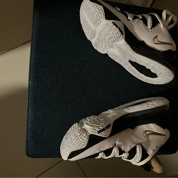 Sleek Gold and Black Sneakers for Versatile Style